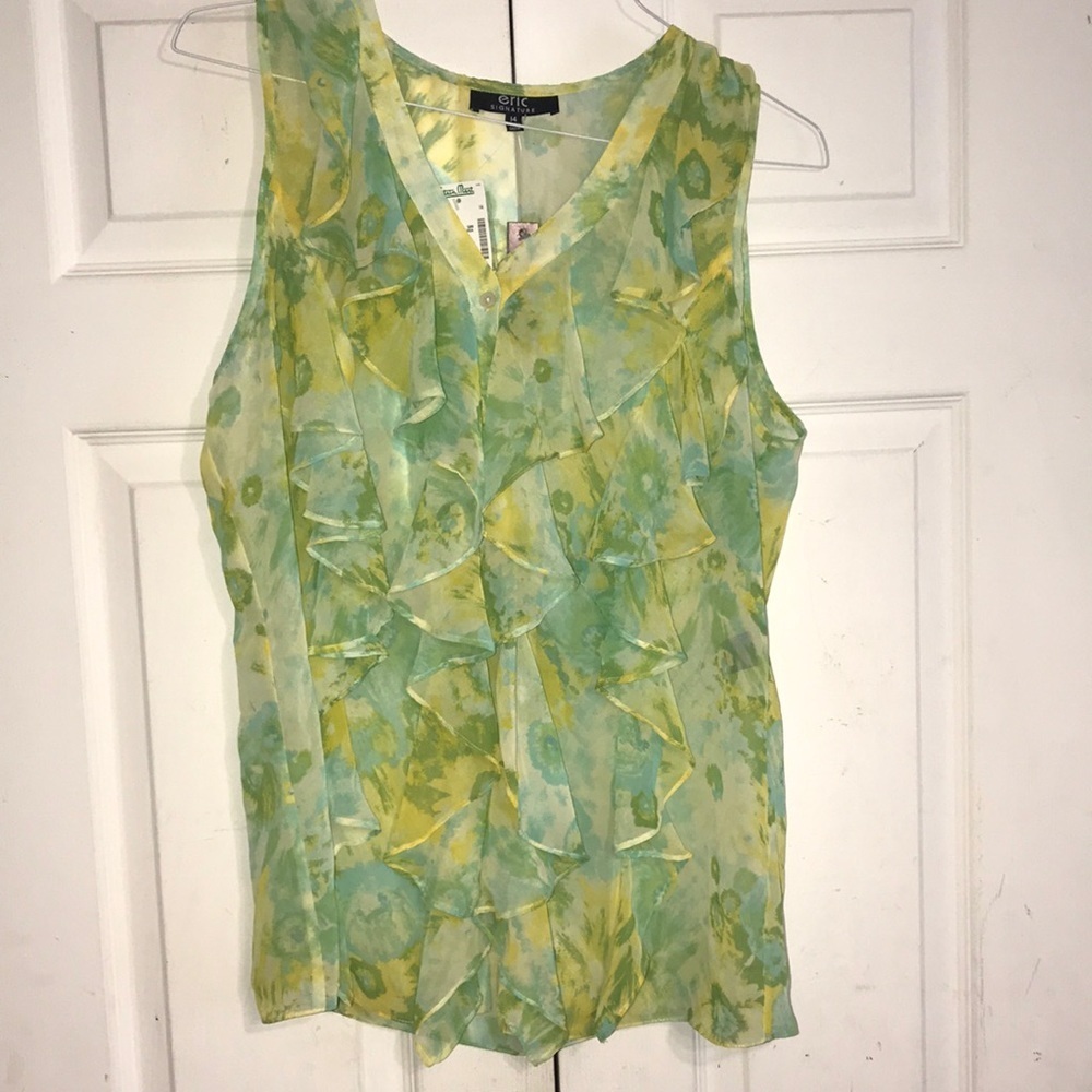 NWT Women’s Ruffled Top